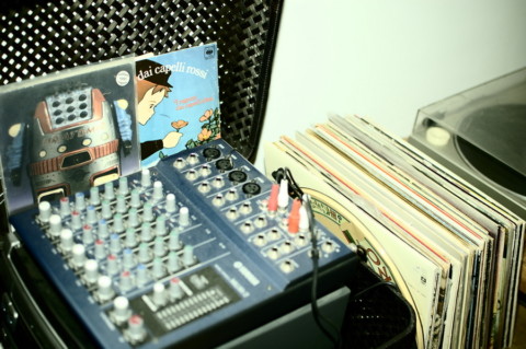 Wallpaper (Special Features) – 8